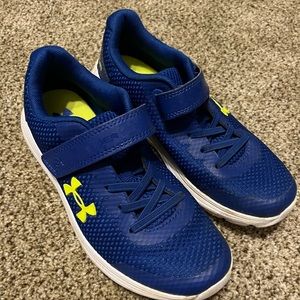 Boys size 1.5Y Under Armour tennis shoes